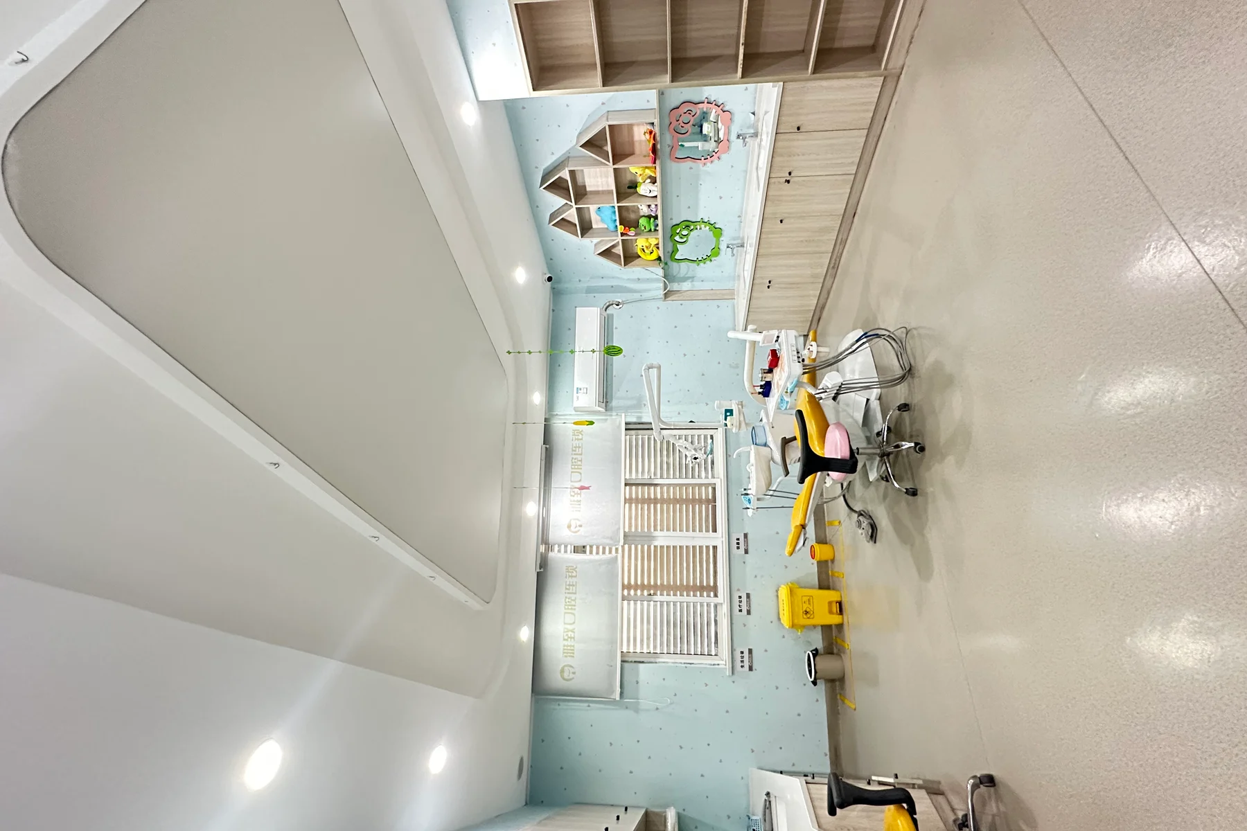 雅致口腔诊室与治疗设备